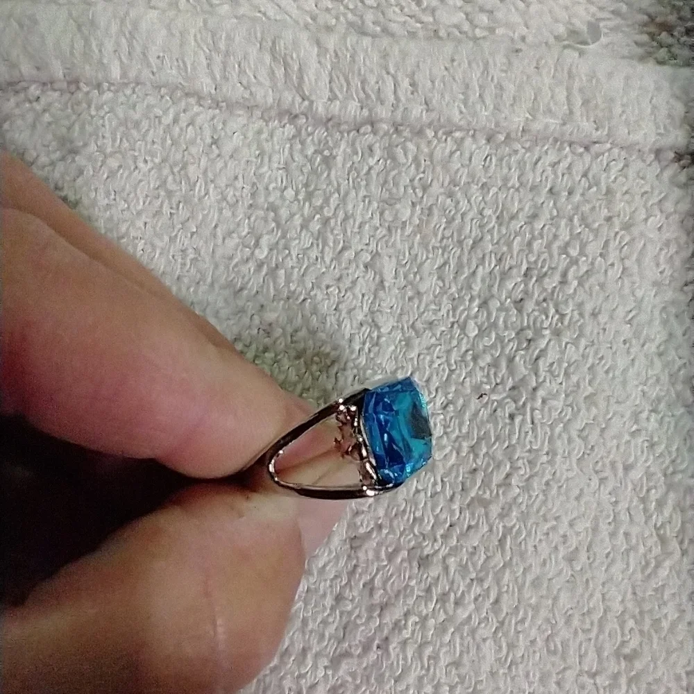 Silvertone blue 💙 🔵 crystal 🔮 ring 💍5.75